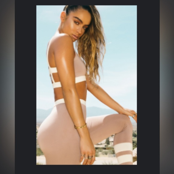 NWT Pretty Little Thing Yoga Bra Pant Set - Picture 2 of 6